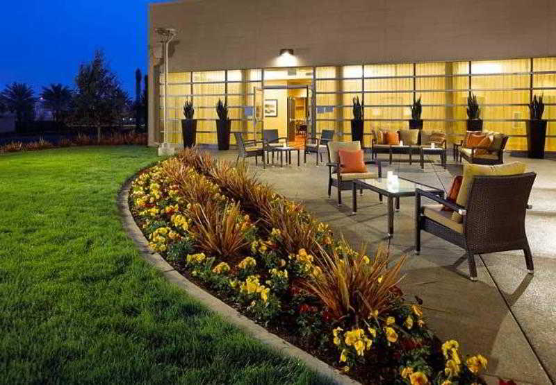 호텔 Courtyard Long Beach Airport