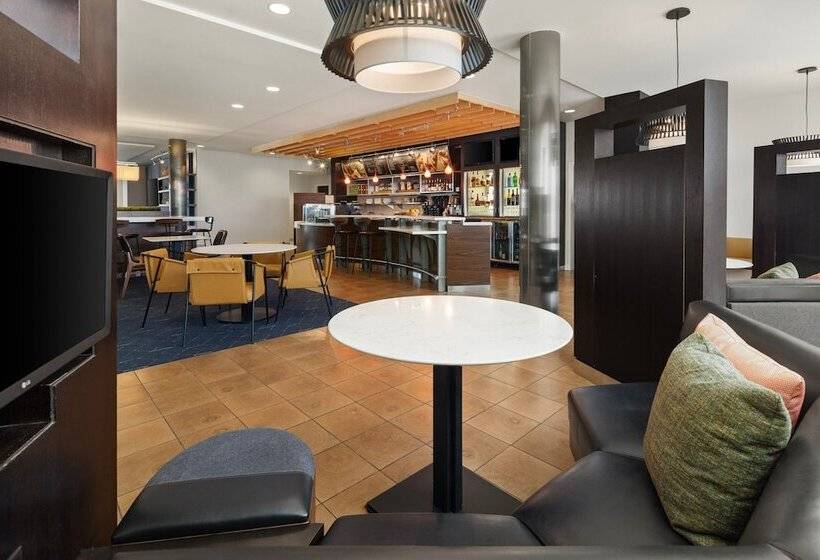 Courtyard Mankato Hotel & Event Center