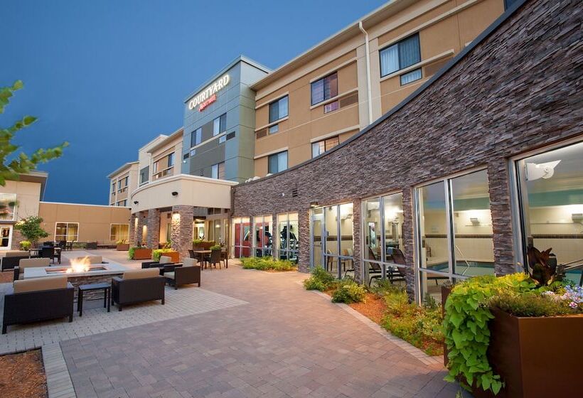 Courtyard Mankato Hotel & Event Center