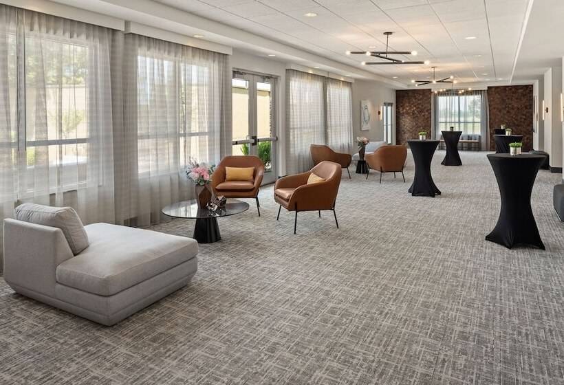 Courtyard Mankato Hotel & Event Center