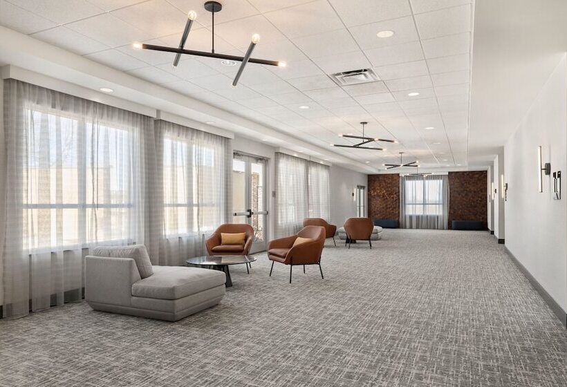 Courtyard Mankato Hotel & Event Center