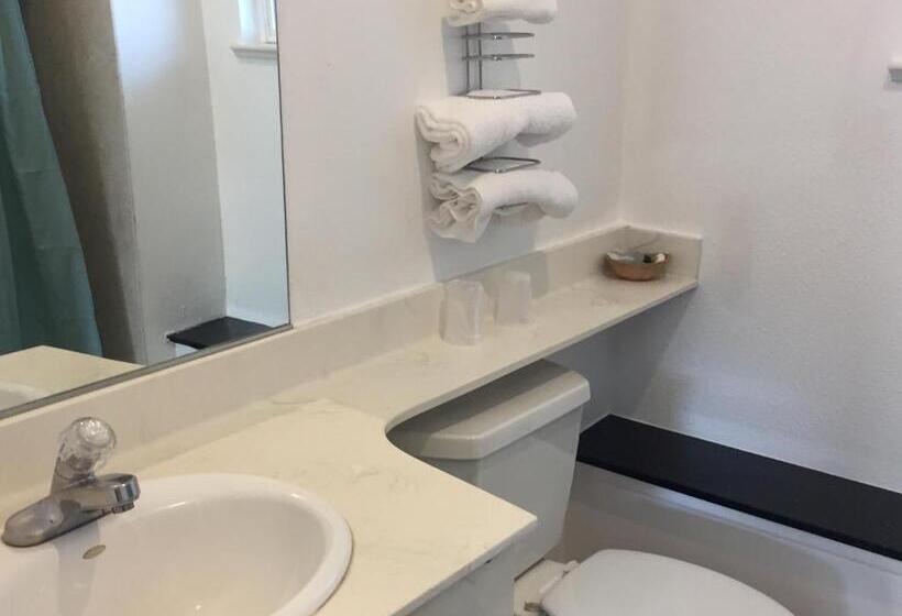 فندق Deluxe Inn Redwood City