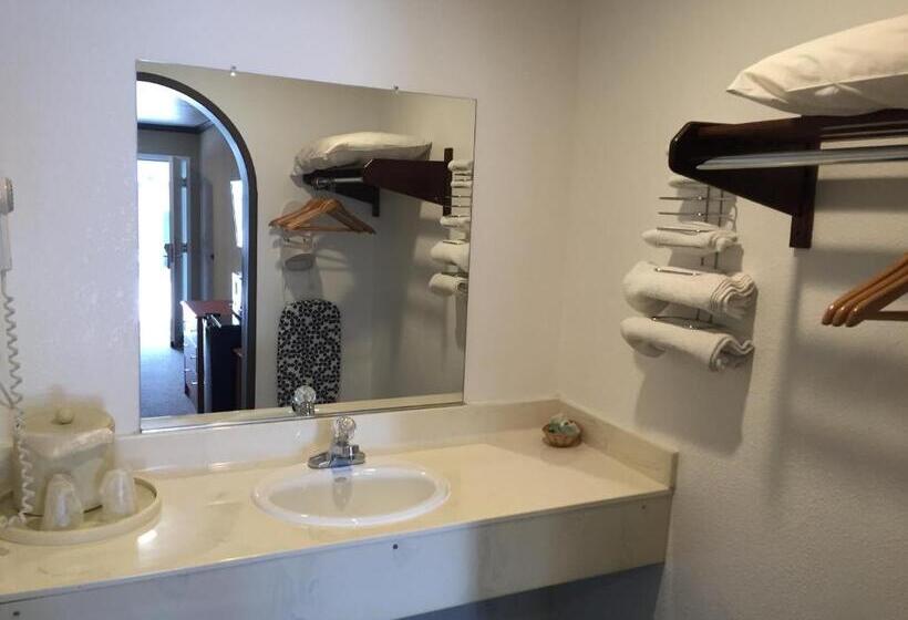 فندق Deluxe Inn Redwood City