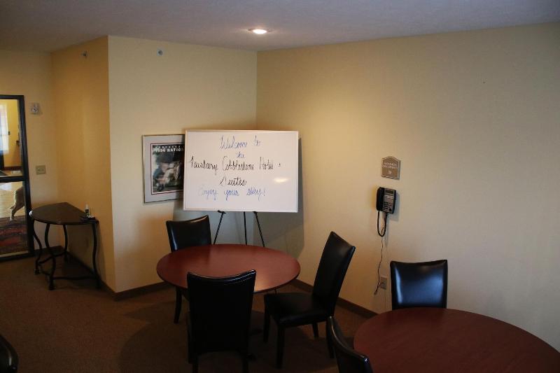 The Edgewood Hotel And Suites