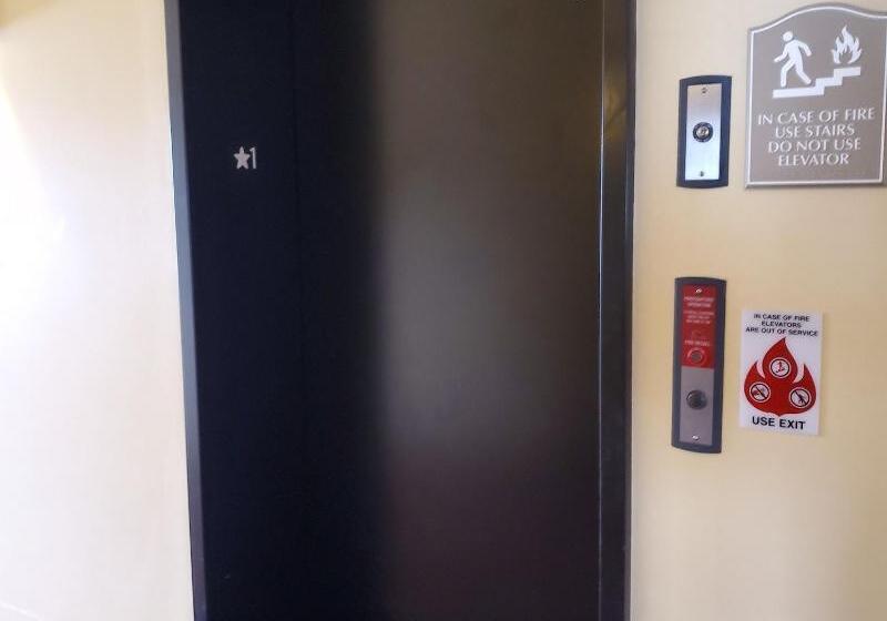 The Edgewood Hotel And Suites