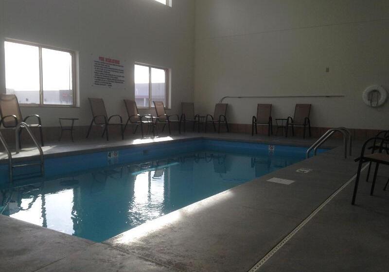 The Edgewood Hotel And Suites