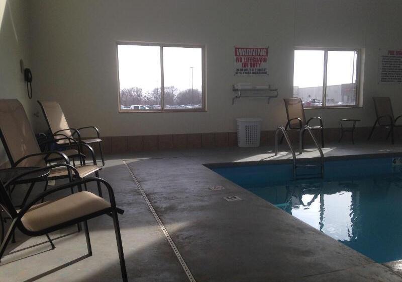 The Edgewood Hotel And Suites