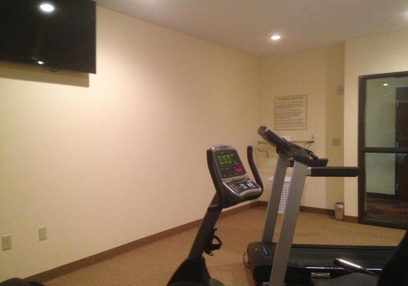 The Edgewood Hotel And Suites