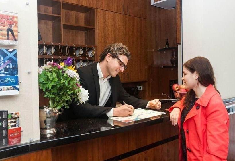 בית מלון כפרי Expo Frankfurt City Centre