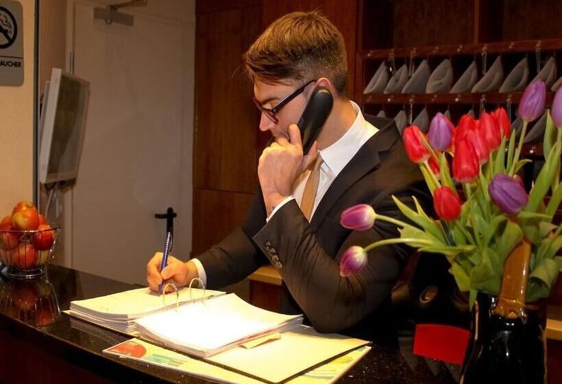 בית מלון כפרי Expo Frankfurt City Centre