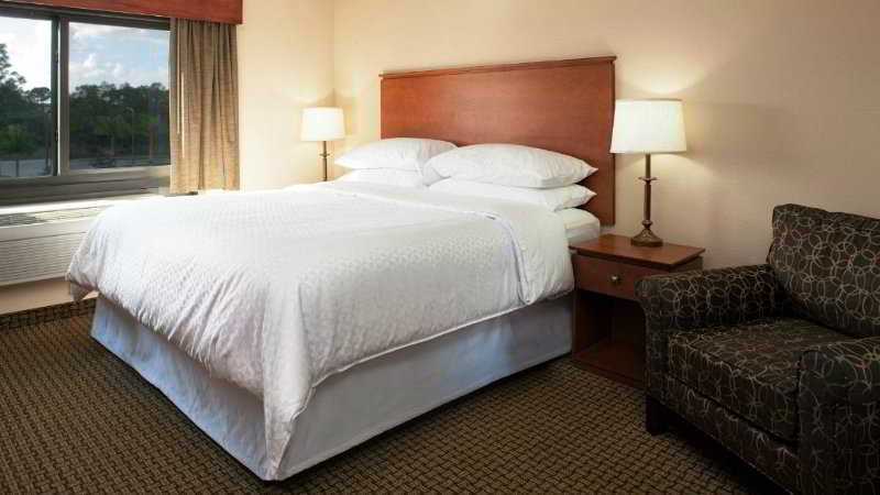 فندق Four Points by Sheraton Fort Myers Airport