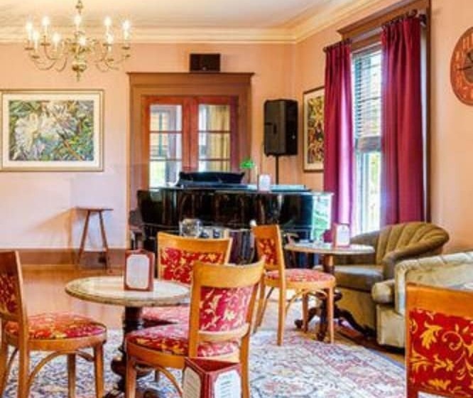 هتل Gateways Inn & Restaurant