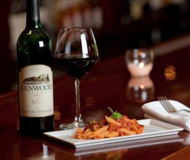 هتل Gateways Inn & Restaurant