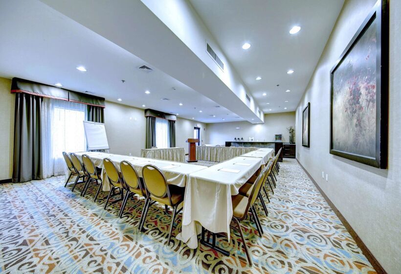 Отель Hampton Inn & Suites Harrisburg/north