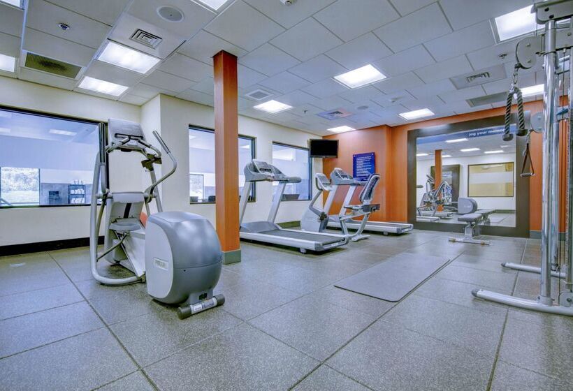 Отель Hampton Inn & Suites Harrisburg/north
