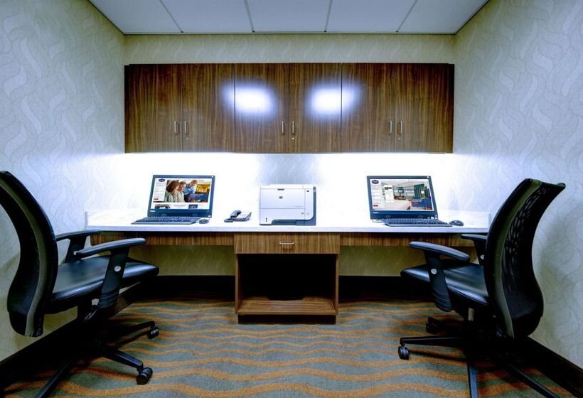 Отель Hampton Inn & Suites Harrisburg/north