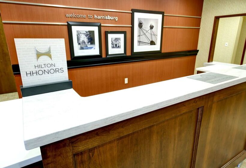 Отель Hampton Inn & Suites Harrisburg/north