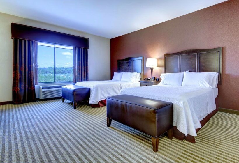 Отель Hampton Inn & Suites Harrisburg/north