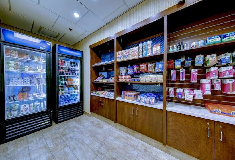 Отель Hampton Inn & Suites Harrisburg/north