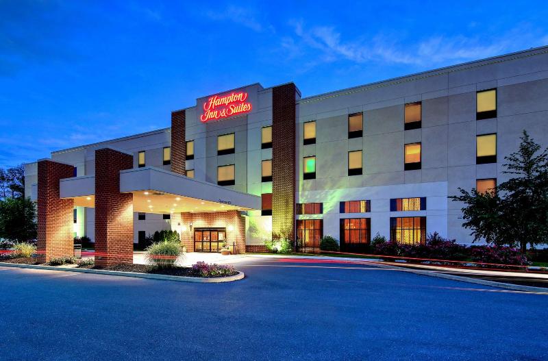 Отель Hampton Inn & Suites Harrisburg/north
