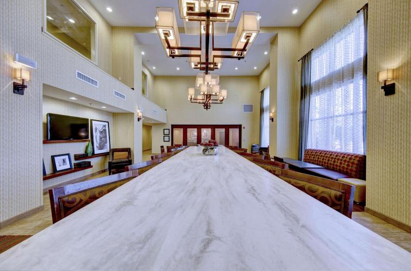 Отель Hampton Inn & Suites Harrisburg/north