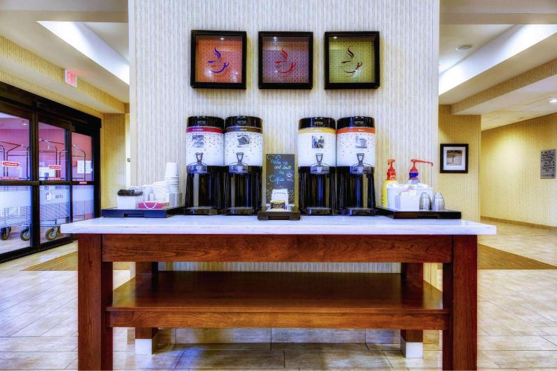 Отель Hampton Inn & Suites Harrisburg/north