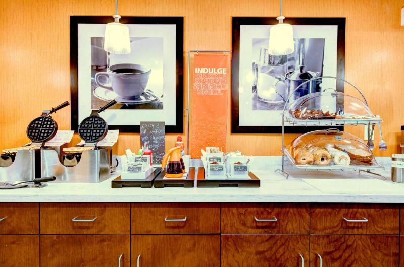 Отель Hampton Inn & Suites Harrisburg/north