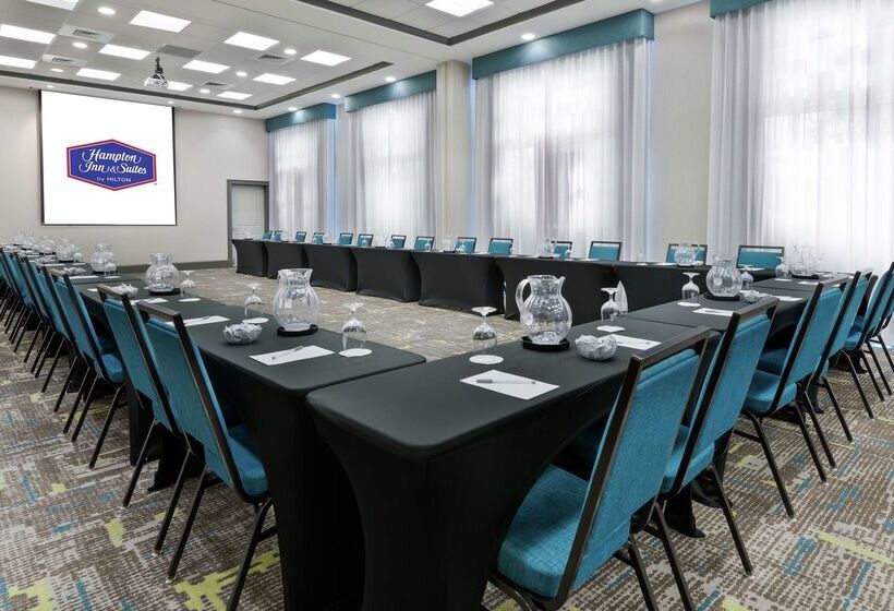Отель Hampton Inn & Suites Orlando Airport @ Gateway Village