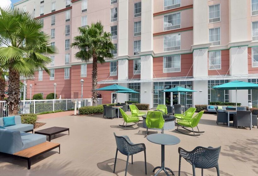 Отель Hampton Inn & Suites Orlando Airport @ Gateway Village