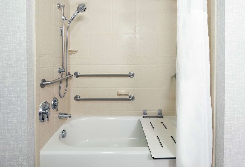 هتل Hampton Inn & Suites Orlando Airport @ Gateway Village