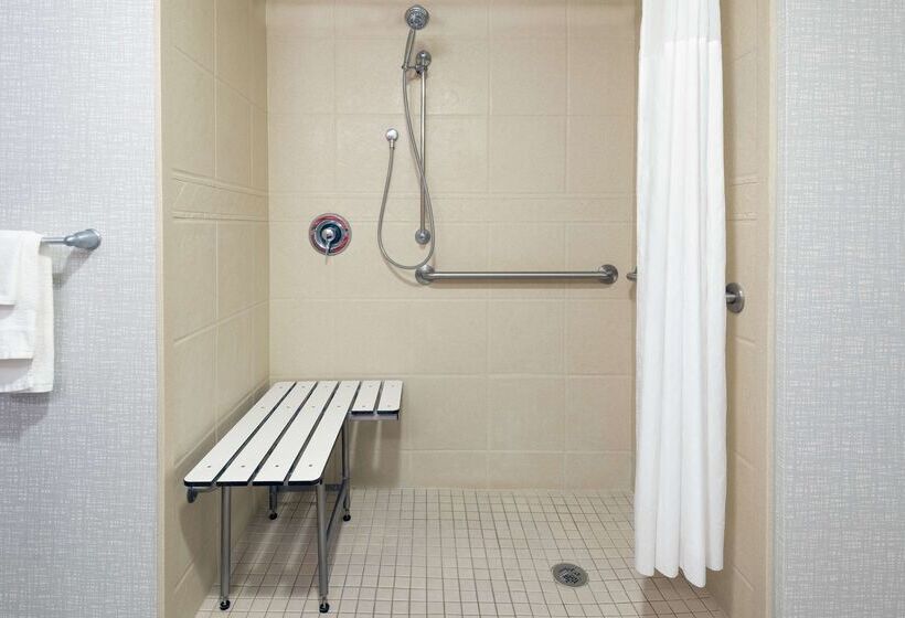 Отель Hampton Inn & Suites Orlando Airport @ Gateway Village