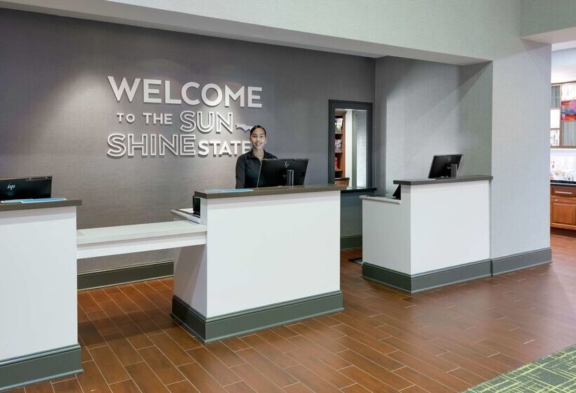 Отель Hampton Inn & Suites Orlando Airport @ Gateway Village