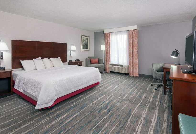 Отель Hampton Inn & Suites Orlando Airport @ Gateway Village