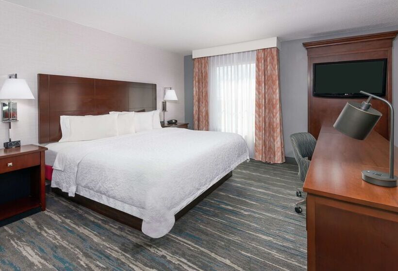 Отель Hampton Inn & Suites Orlando Airport @ Gateway Village