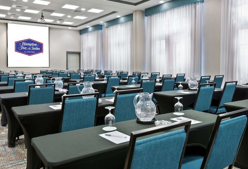 Отель Hampton Inn & Suites Orlando Airport @ Gateway Village