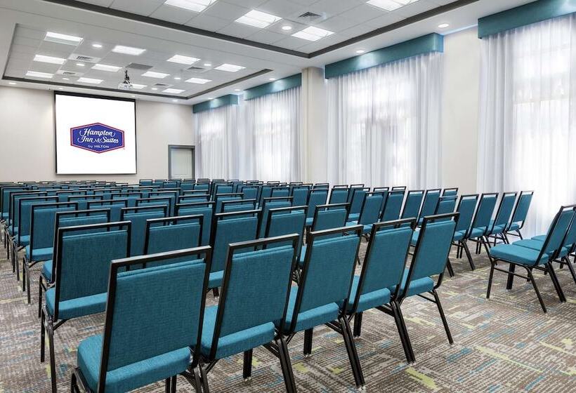 Отель Hampton Inn & Suites Orlando Airport @ Gateway Village