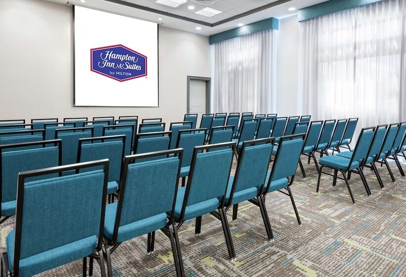 Отель Hampton Inn & Suites Orlando Airport @ Gateway Village