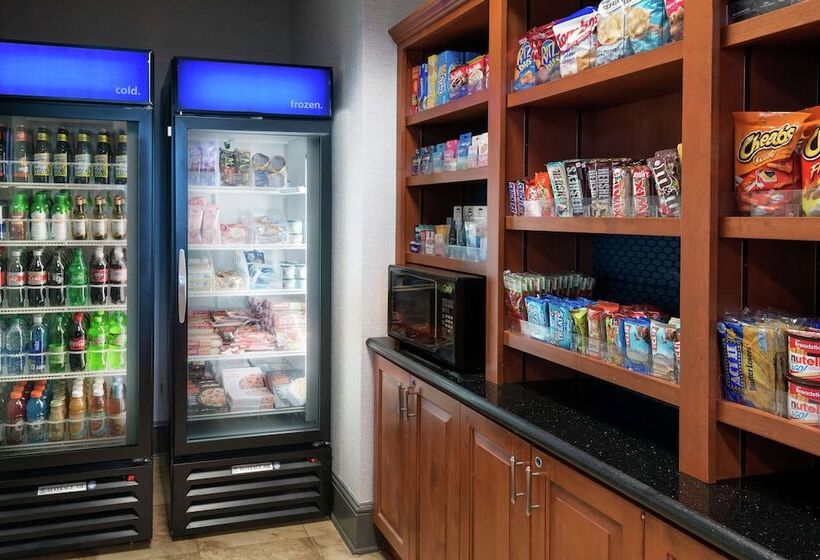 Отель Hampton Inn & Suites Orlando Airport @ Gateway Village