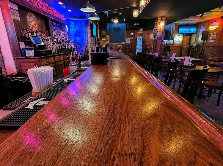 فندق Historic Iron Horse Inn   Deadwood