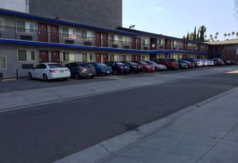 فندق Hollywood Palms Inns & Suites