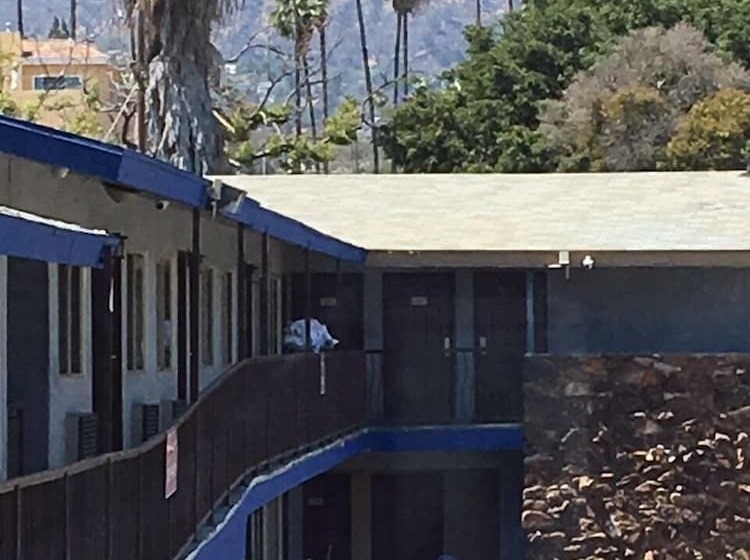 فندق Hollywood Palms Inns & Suites