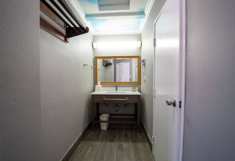 فندق Hollywood Palms Inns & Suites