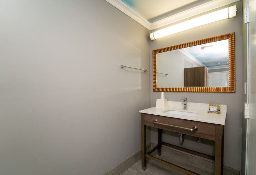 فندق Hollywood Palms Inns & Suites