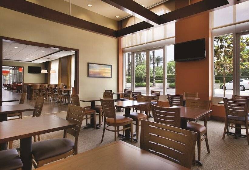 호텔 Hyatt Place Riverside Downtown