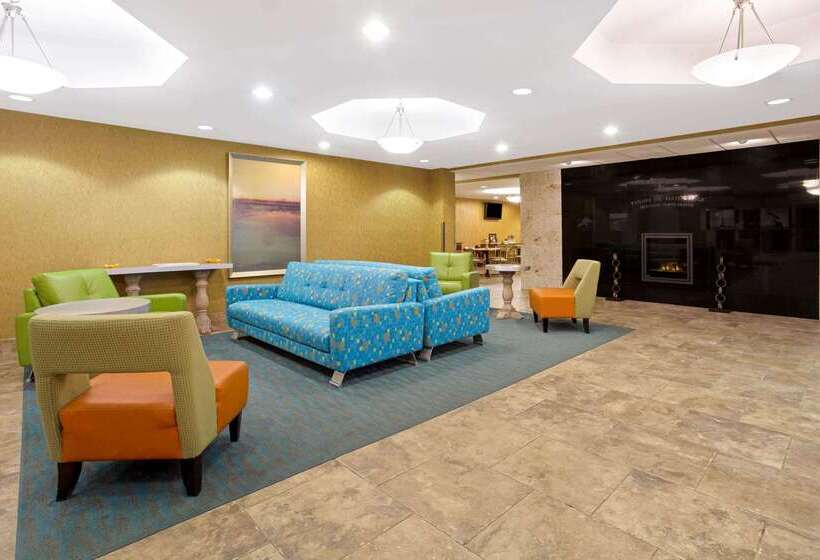 Отель La Quinta By Wyndham Dickinson