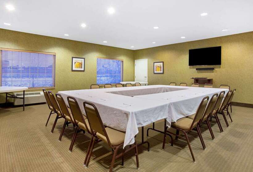 Отель La Quinta By Wyndham Dickinson