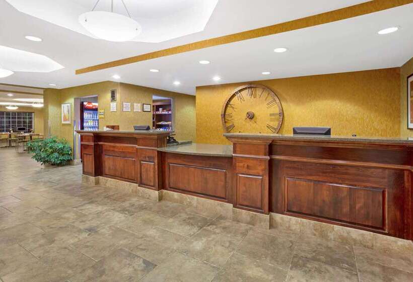 Отель La Quinta By Wyndham Dickinson