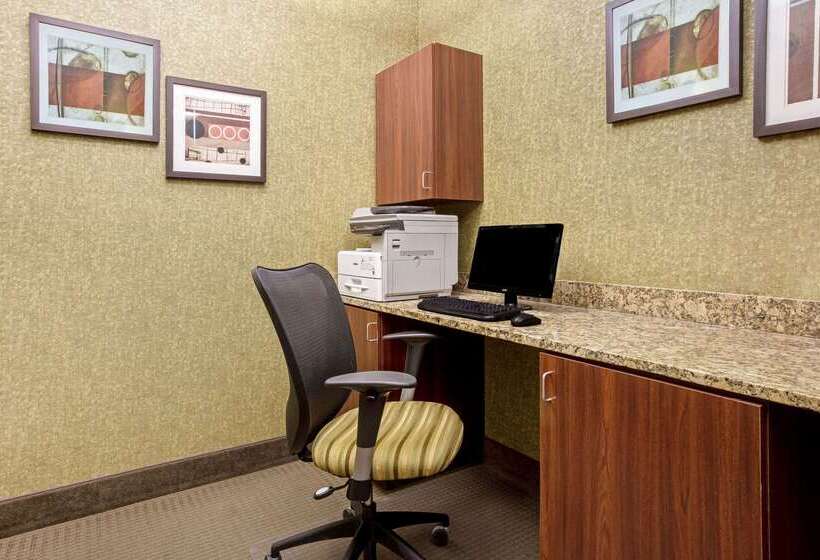 Отель La Quinta By Wyndham Dickinson