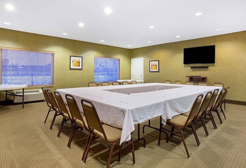 Отель La Quinta By Wyndham Dickinson