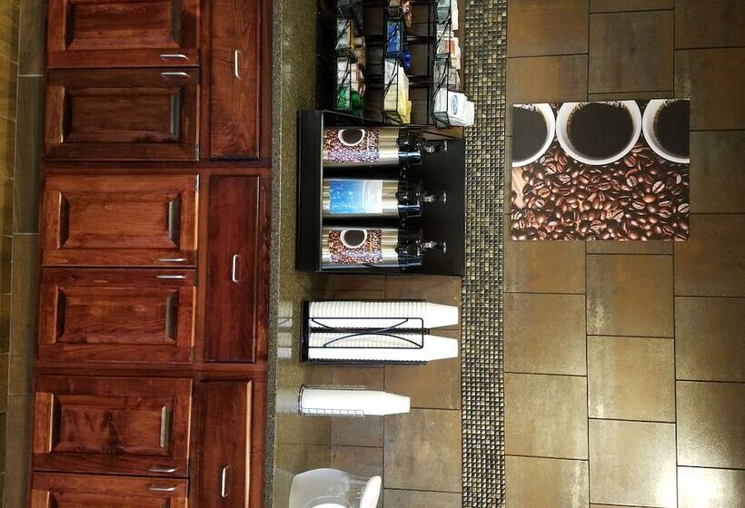 Отель La Quinta By Wyndham Dickinson